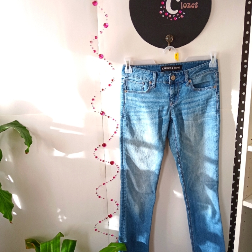 Express Stella skinny jeans, perfectly broken in